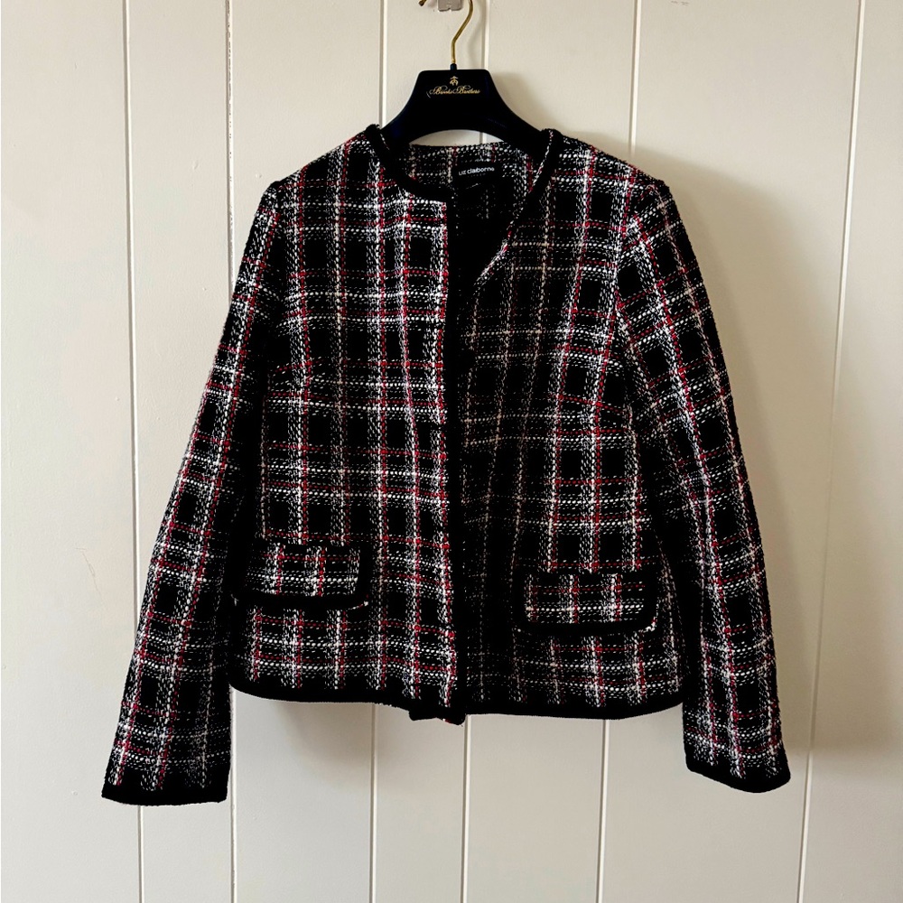 Liz Claiborne Women’s Blazer Sz 8 Tweed Plaid Jacket
No tears, holes, or stains